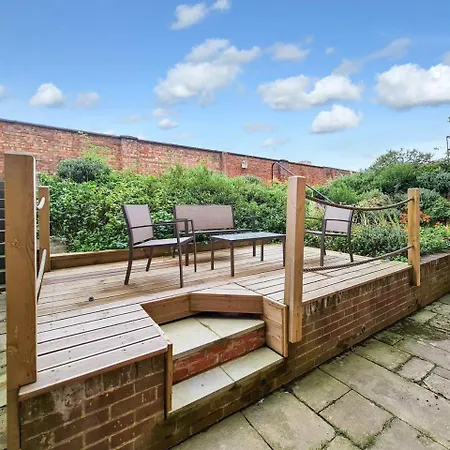 Margaret'S Garden By Fortuna Property Cheltenham Exterior photo